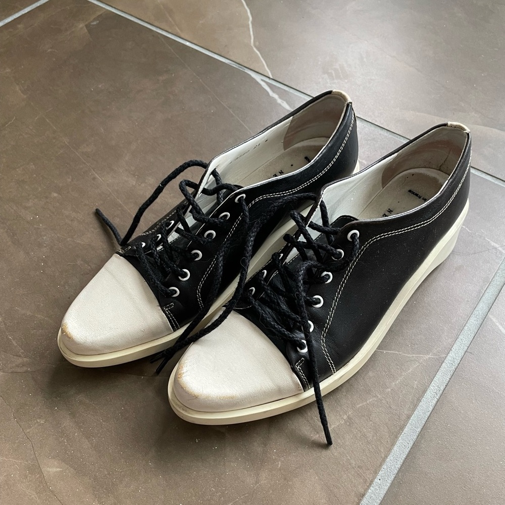 ROBERT CLERGERIE & BARNEYS Vintage Black and White Leather Shoe W 6.5